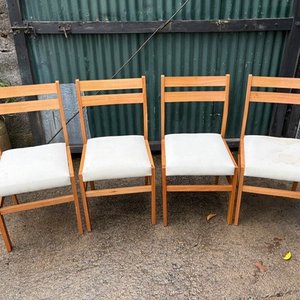 Juego de 4 Sillas de Madera con Asiento Blanco - imagen 2