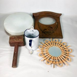 Lote siguiente: Lote de 5 Piezas: Plafón Vidrio, Martillo Madera, Espejo Circular, Vitrina Madera