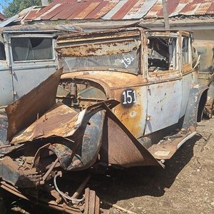 Lote anterior: Ford A Cuatro Puertas Antiguo para Restaurar