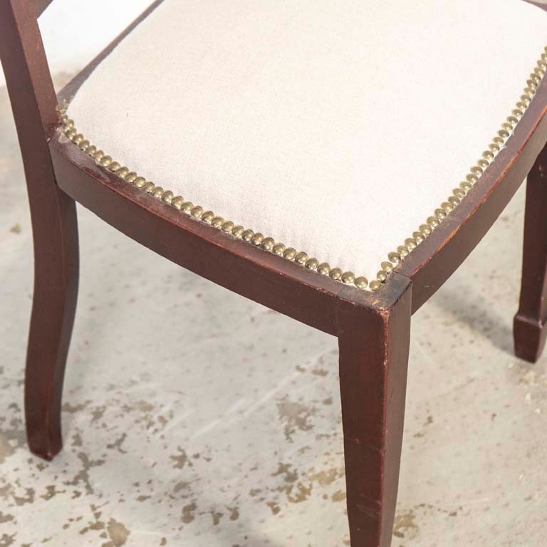 Silla inglesa de madera con asiento tapizado y detalles en el lustre - imagen 2