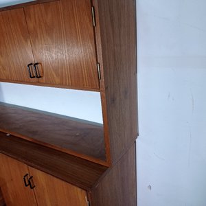 Mueble de madera en dos tramos con cajones y puertas - imagen 7
