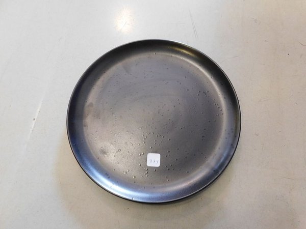 Plato de mesa negro