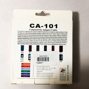 Ocho piezas: Cargadores y auriculares varios - imagen 2