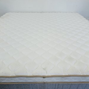 Lote anterior: Colchón Super King de Resortes 200x200x26cm