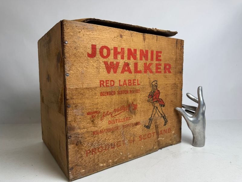 Antiguo cajón con propaganda de WHISKY Johnnie Walker - imagen 3