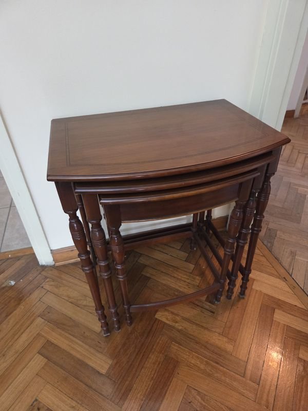 Mesas de acomodar en madera de excelente calidad