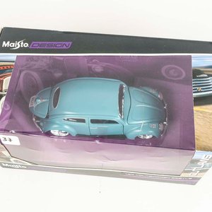 Auto Volkswagen Beetle escala 1/24 colección Maisto en su caja original - imagen 2