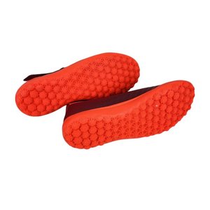 Botines de Fútbol Turf para Niño Talle 34 Color Borravino y Naranja - imagen 2