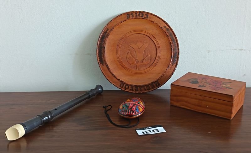 Lote de Recuerdos de Viaje: Plato Tallado, Ocarina y Caja Alhajera