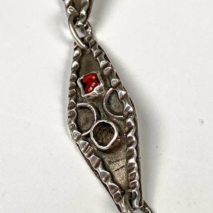 Pulsera de Plata con Turquesas y Piedras Rojas - imagen 4
