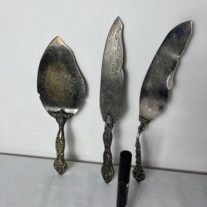 Set de 3 Piezas para Servir con Diseño Repujado y Cincelado - imagen 2
