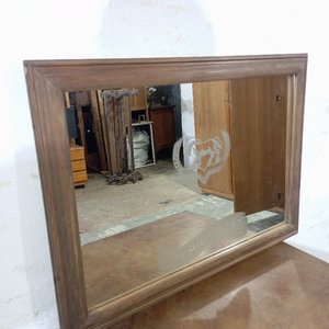 Lote siguiente: Espejo Rectangular con Marco de Madera y Grabado de Caballos y Herradura