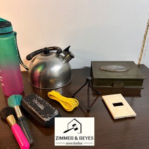 Set de Artículos Varios: Tetera, Cepillos, Caja Decorativa y Más - imagen 2
