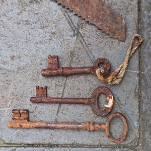 Tijera de esquilar antigua, herradura, 3 llaves paletón y cuchillo sierra - imagen 4