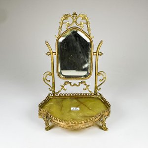 Lote siguiente: Despojador en onix y bronce, con espejo idem altura 33 cm