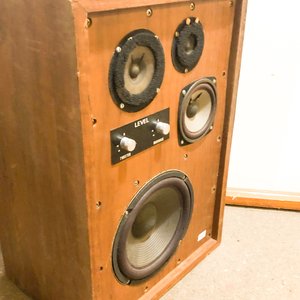 Dos Cajas de Madera con Parlantes "Level" (Sin Probar) - imagen 4
