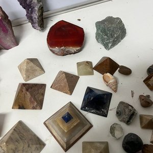 Lote Variado de Piedras Naturales, Caracoles y Pirámides Decorativas - imagen 9