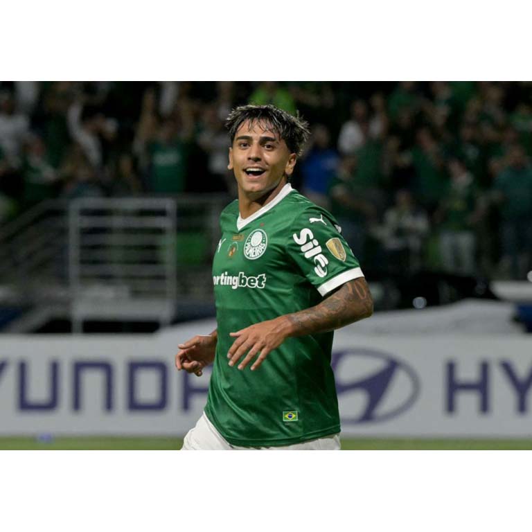 Camiseta de fútbol autografiada del jugador Facundo Torres