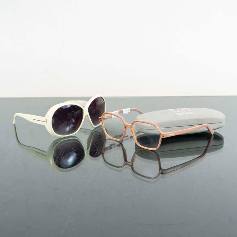 Lote siguiente: Lentes de sol y lectura italianos con aumento