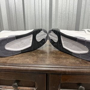 Zapatillas Air Jordan 4 Retro Blanco y Negro - imagen 4