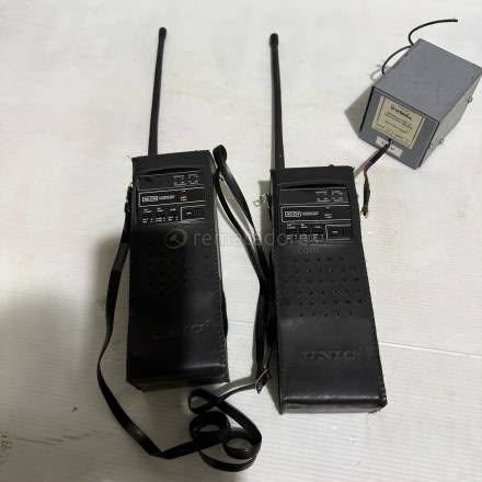 Par de Radios Portátiles UNICOM con Accesorios