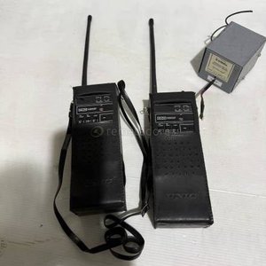 Lote anterior: Par de Radios Portátiles UNICOM con Accesorios