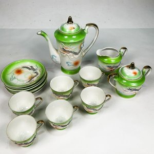 Juego de Porcelana Oriental Verde Esmaltada: Tetera, Lechera, Azucarero y Pocillos con Platitos - imagen 1