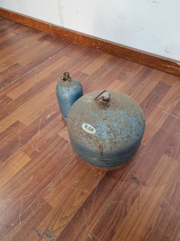 Dos Garrafas de Metal Azul en Venta - imagen 2