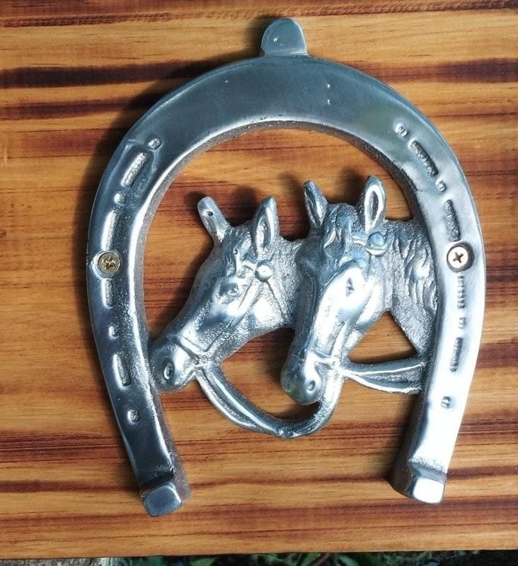 Perchero de caballos en madera y aluminio - imagen 2