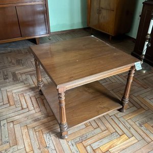 Lote anterior: Mesa Ratona Cuadrada de Madera con Estante Inferior