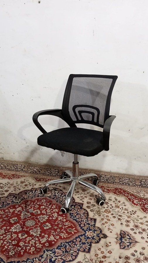 Silla oficina respaldo con malla 5 ruedas en negro, base cromada - imagen 5