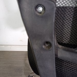 Silla de Oficina Giratoria Negra con Detalle en Tapizado - imagen 7