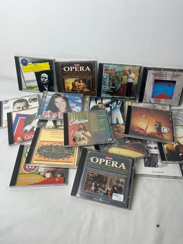 Colección de CDs y DVDs en buen estado - imagen 2
