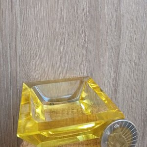 Lote siguiente: Pequeño Despojador de Cristal Amarillo 7x3 cm