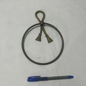 Toallero de Bronce con Detalle de Borlas - imagen 4