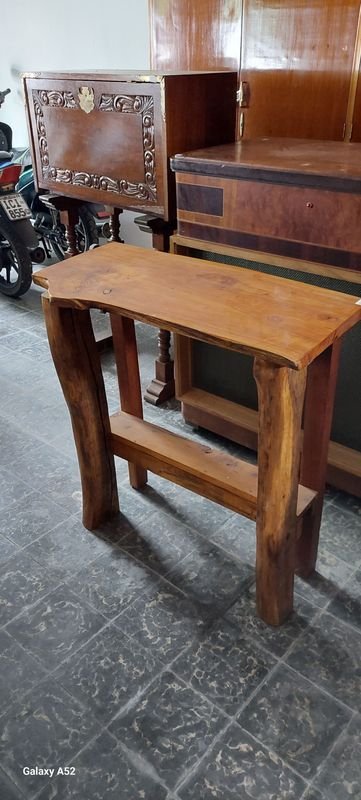 Lote siguiente: Mesa de madera antigua en excelente estado
