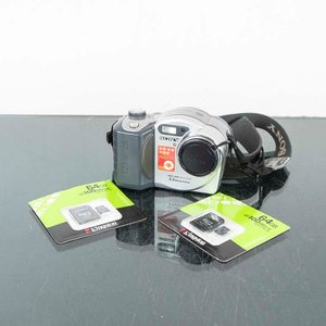 Lote siguiente: Cámara Digital Sony Mavica CD350 con 2 Memorias Kingston de 64GB