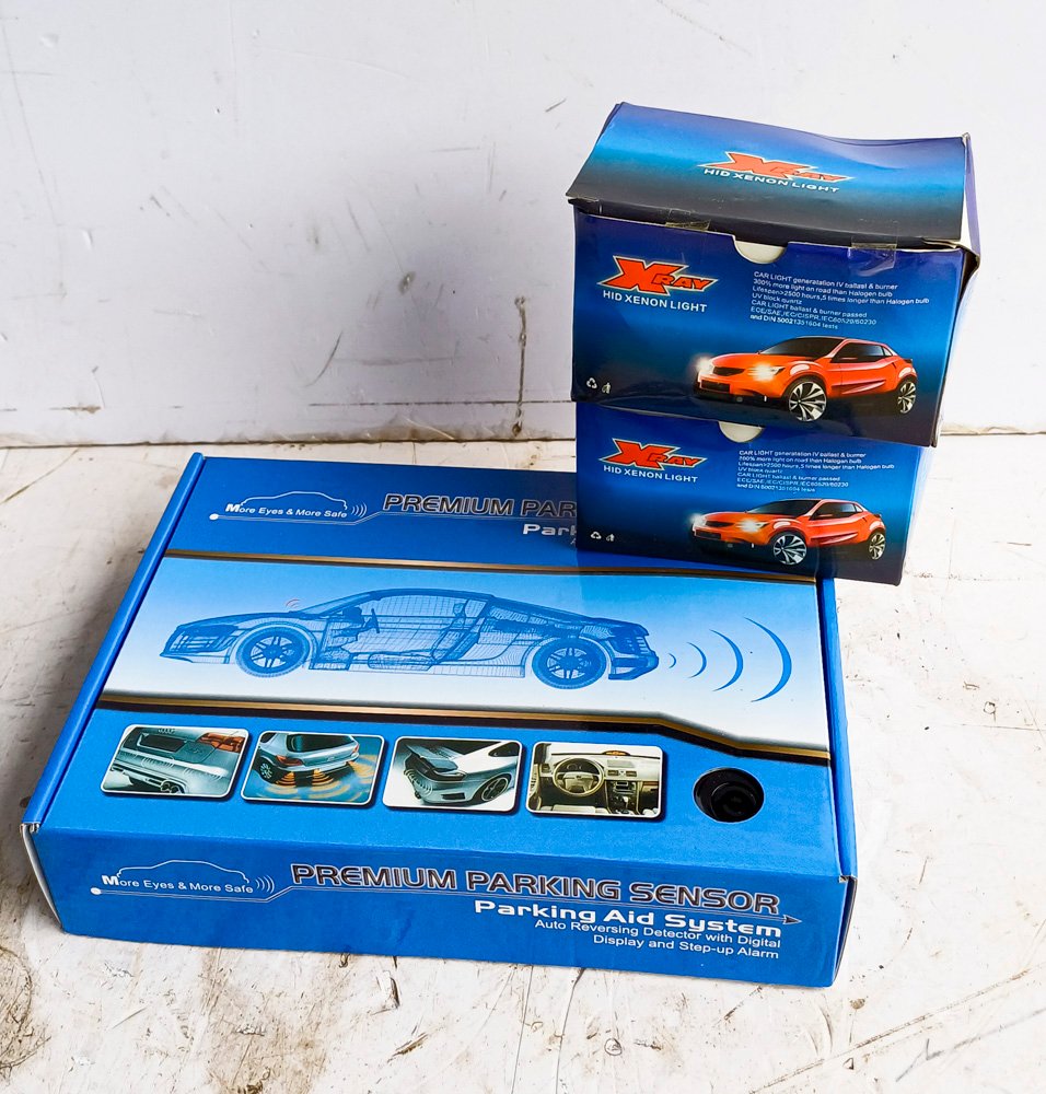 Kit Sensor de Estacionamiento y 2 Luces Xenon