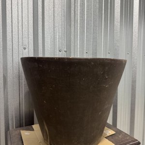 Lote siguiente: Maceta Grande de Cerámica Marrón
