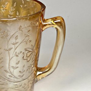 Jarra y Seis Vasos de Vidrio Carnival Dorado con Diseño Floral - imagen 5