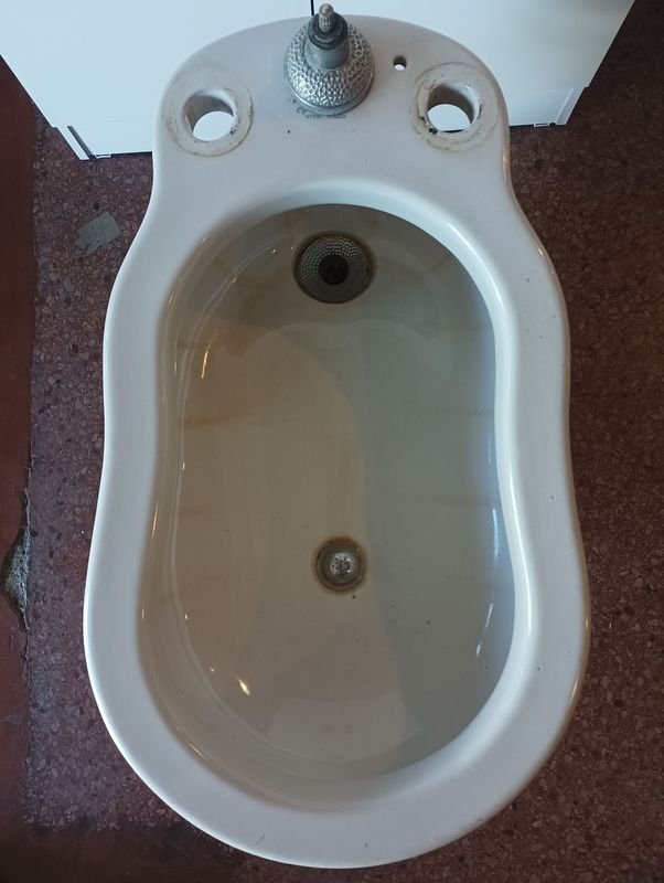 Lote anterior: Bidet de Porcelana Blanca con Accesorios
