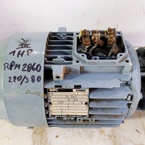 Motor Trifásico 1 HP 2860 RPM con Variador de Frecuencia 1 HP 220V - imagen 3