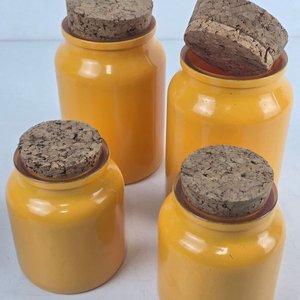 Set de 5 Frascos de Cerámica para Cocina: 4 Amarillos y 1 Bordo - imagen 4