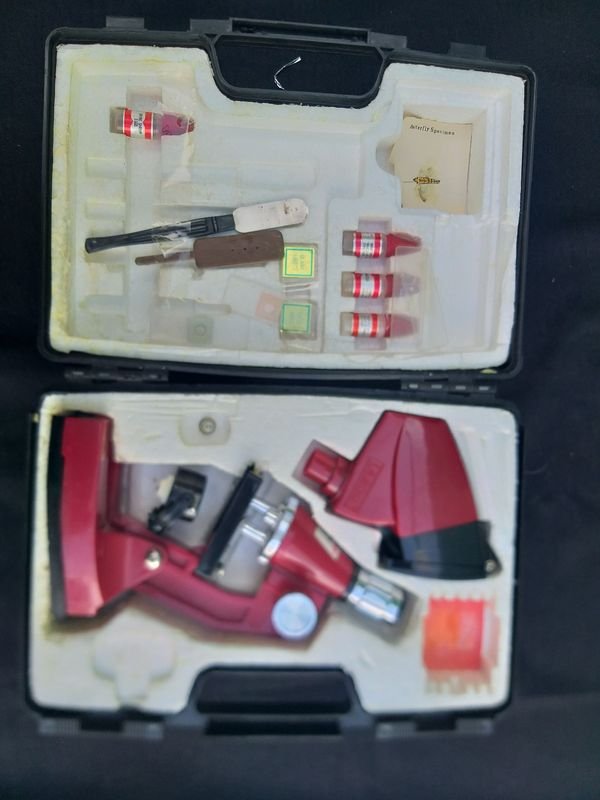 Microscopio Tasco Rojo con Estuche y Accesorios