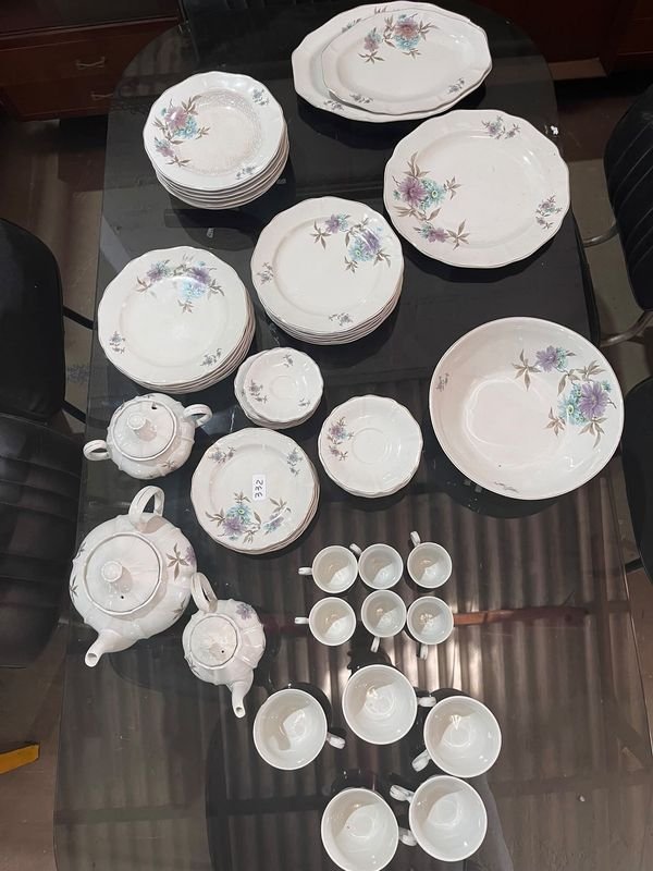 Juego de Porcelana Olmos: Vajilla Completa con Tazas, Platos y Fuentes - imagen 1