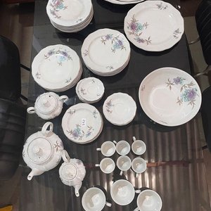 Lote siguiente: Juego de Porcelana Olmos: Vajilla Completa con Tazas, Platos y Fuentes