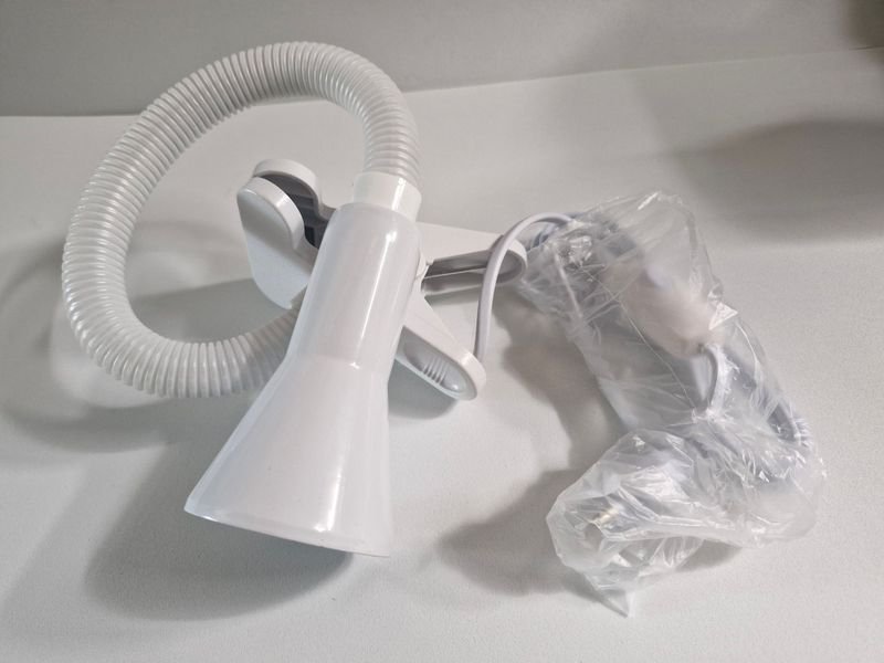 Lámpara de escritorio con vástago flexible y caja de presentación - imagen 4