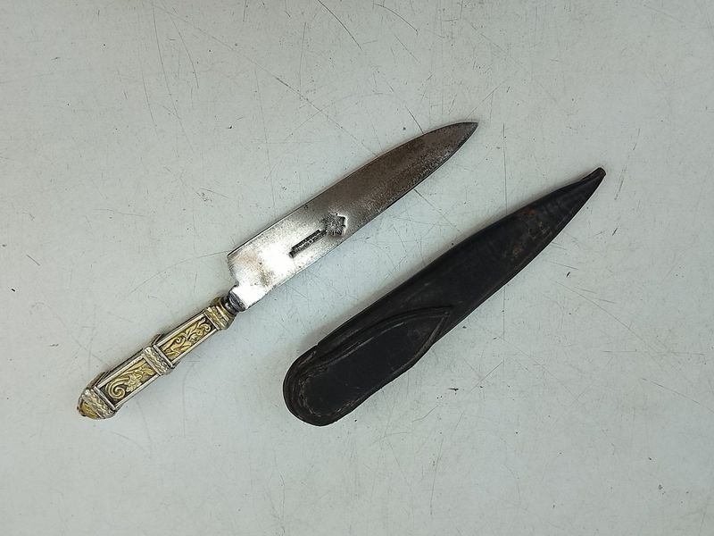 Cuchillo Criollo Antiguo Brouqua & Scholberg Montevideo con Cabo de Alpaca Repujada