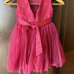 Vestido Infantil Fucsia con Bordado Floral y Tul - imagen 4