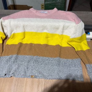 Lote siguiente: Buzo de Lana Multicolor Talle M